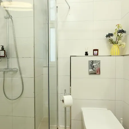 P42 Room22 Kollwitzkiez * ברלין