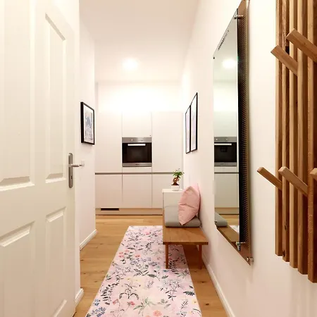 P42 Room22 Kollwitzkiez * برلين