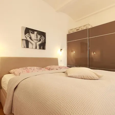 P42 Room22 Kollwitzkiez Apartment *