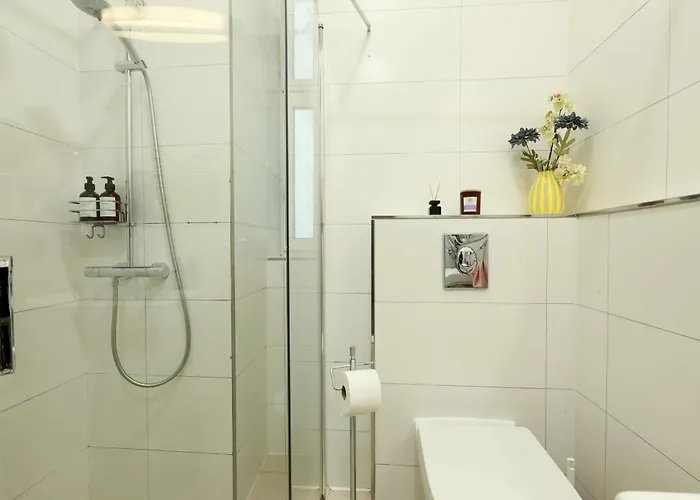 P42 Room22 Kollwitzkiez * ברלין