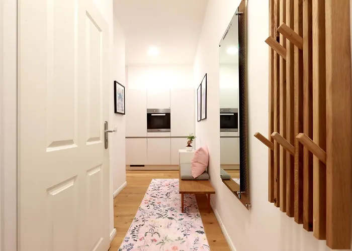 P42 Room22 Kollwitzkiez * ברלין