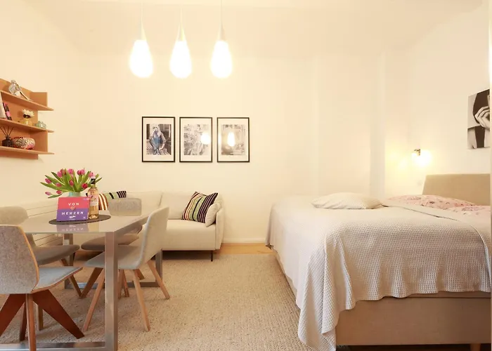 P42 Room22 Kollwitzkiez * ברלין