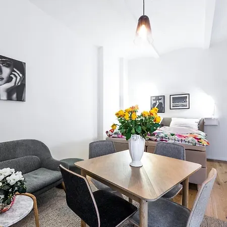 P42 Room22 Kollwitzkiez Lägenhet